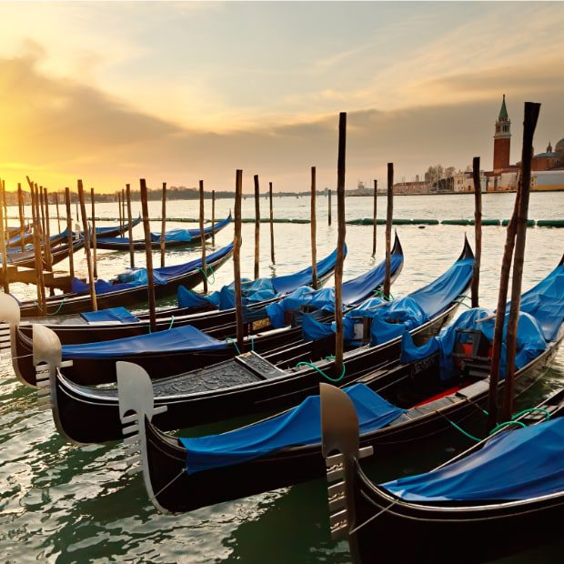 attraction-gondola Gondolas in Venice